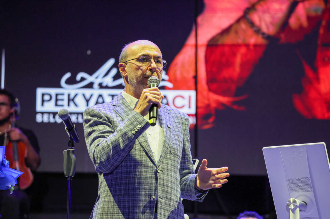 Selçuklu’da arabesk rüzgarı! Binlerce kişi efsanelerin şarkılarını söyledi 13